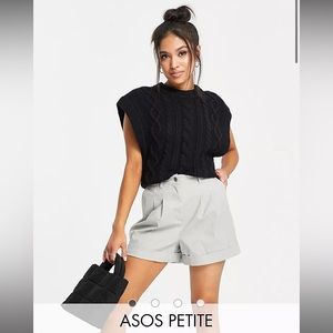 NWT ASOS DESIGN Petite chino shorts in sage green 8P